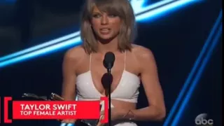 Taylor Swift wins Top Female Artist at BBMA 2015