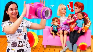 La mamma Barbie è incinta di nuovo! La famiglia numerosa di Barbie e Ken. Barbie in italiano