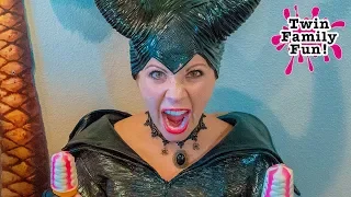 Elsa and Maleficent Lemonade Stand Bloopers!!