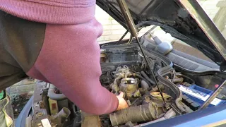 Starting a Mercedes 190E With a M102 and a Broken Fuel Pump - Pump changed