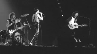 Queen - Bohemian Rhapsody (Live in Dallas 1978)  (Upgrade)