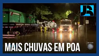 Novas chuvas atingem Porto Alegre (RS) e voltam a alagar bairros da capital gaúcha