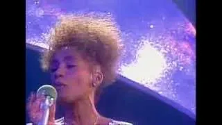 Whitney Houston - How Will I Know (ZDF live 1985)