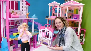 Barbie Video mit Nicole. Barbie sucht ein neues Haus. Spielspaß mit Puppen