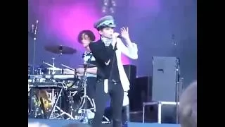 IAMX - You're The Conversation (I'm The Game) live at Brussels Summer Festival 2008