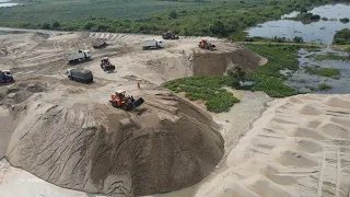 Huge Sand Filling Processing Power Wheel Loader Pushing Sand into Water Vs Dump Truck Unloading