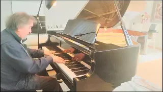 Lago dos cisnes com virtuosismo em piano