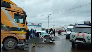 Грузовик смял скорую: два человека погибли в жутком ДТП в Краснодарском крае