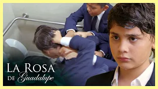 Facundo no se defiende de sus compañeros | La rosa de Guadalupe 3/4 |Jugar con mu...