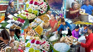 Plenty of Yummy Foods @ Market Food - Rice Noodles, Desserts, Breakfast, & Snacks