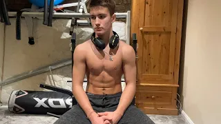 15 Year Old Bodybuilder Chest day (fixing my flat chest)