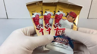 Opening 2018 Topps Update baseball packs, featuring Soto/Acuna/Gleyber?