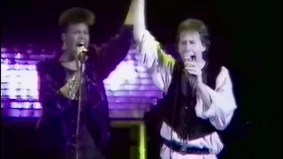 Simple Minds Ft Robin Clark - Alive And Kicking - Live - Alive In Rotterdam - Netherlands - 12/3/85