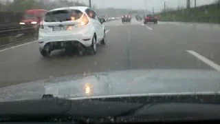 Autobahn  Frau am Steuer - knapp vorbei - ausbremsen - Regen - Bad / Mad Driver - Germany