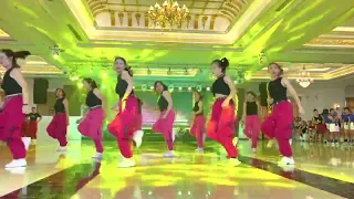 Shuffle dance/ Baby One More Time/ Thể hiện: nhóm Shuffle dance Ánh Mặt Trời