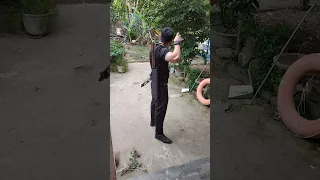 áo đen có làm em lo lắng...bắn cung thôi 🏹