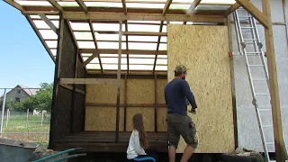 Строим сарай-козлятник-козовник своими руками. Обшивка стен OSB, монтаж поликарбоната на крышу