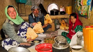 The TRIANGULAR TANDOORI BOLANI, Not Anyone Can Make It! | Iftar in Bamiyan | Afghan Traditional Food