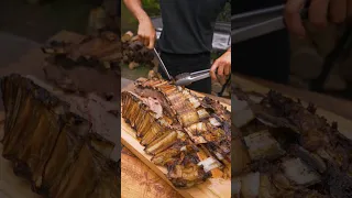 Costillar a dos fuegos 🔥🔥 Conocías esta técnica? Le da un toque muy único al asado!