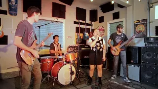 I Bet You Look Good On The Dancefloor - Cover by The Bare Minimum