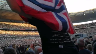 U2 in Paris 25.07.2017. Chloe is representing Norway!