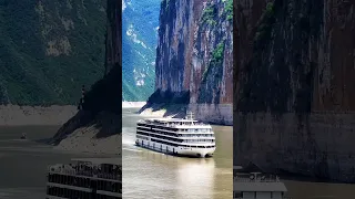 he Yangtze River cruise passes through the Kuimen Gate in the Three Gorges of the Yangtze River.