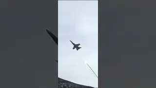 Aksi super gila jet tempur F-18 HORNET penantang sukhoi - 35 rusia