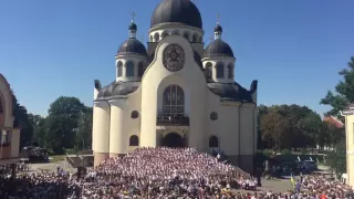 775 хористів різних конфесій одночасно виконали духовний гімн "Боже, великий, єдиний"