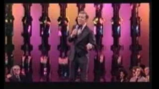 Bobby Darin sings "Mack the Knife"