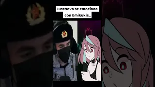 Nova se emociona con Emi..