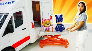 Paw Patrol, PJ Masks und Om Nom in Valerias Spielzeug Kindergarten. Die Spielzeuge sind erkältet.