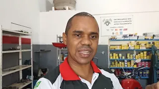 Que barulho é esse ao acelerar o carro?