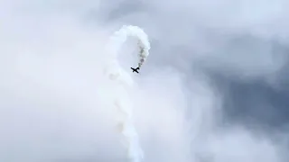 Twist & turn, low flying  - Kirby Chambliss in Edge 540 at Oregon Air Show