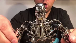 Unboxing and Review of Hot Toys 1/6 scale Endoskeleton from Terminator