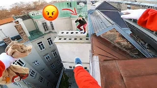 ANGRY SANTA VS ELF I Parkour Rooftop Chase POV