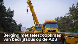 Berging met telekraan op de A28 't Harde - Nunspeet: bedrijfsbus tussen de bomen - ©StefanVerkerk.nl