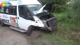 На Маймаксанском шоссе столкнулись иномарка и пассажирский автобус