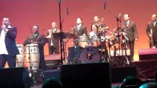 Oscar D' Leon singing his Salsa hits @ Lehman Center (video #3): 11/20/10