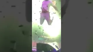 KEVIN GATES JUMPS FOR JOY AT CONCERT 😂🤣