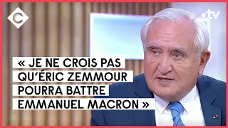 Le petit faible de Jean-Pierre Raffarin pour Emmanuel Macron - C à Vous - 02/11/2021