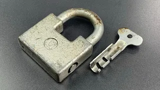 [813] Unusual Soviet Padlock “Picked” With Pliers