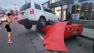 ¡IDIOTAS EN AUTOS!