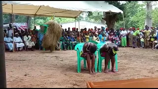 Extraordinaire, un Koumpo fait une démonstration exceptionnelle.