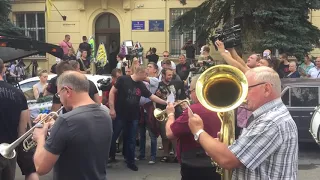 Як труна приіхала під Франківський районний суд