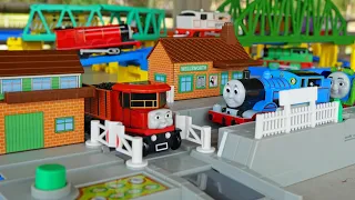 Thomas the Tank Engine 3D Plarail Course ☆Railway crossing and running Elizabeth Tomica will cross♪