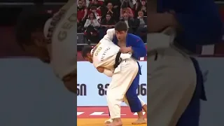 #judo Лаша Бекаури 🇬🇪 выигрывает своего соотечественника Лука Майсурадзе 🇬🇪 и становится чемпионом
