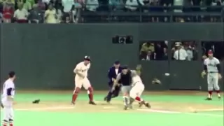 Pete Rose barrels over Ray Fosse