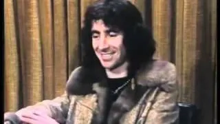Bon Scott AC/DC - entrevista 1977 - Parte 2  Subtitulado