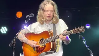 Billy Strings covers Willie Nelson’s  “Roll Me Up” 04/20/23 St. Augustine, FL