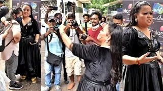 Bharti Singh Fun Moment with Media today at Dance Deewane set in Filmistan Studio 📸